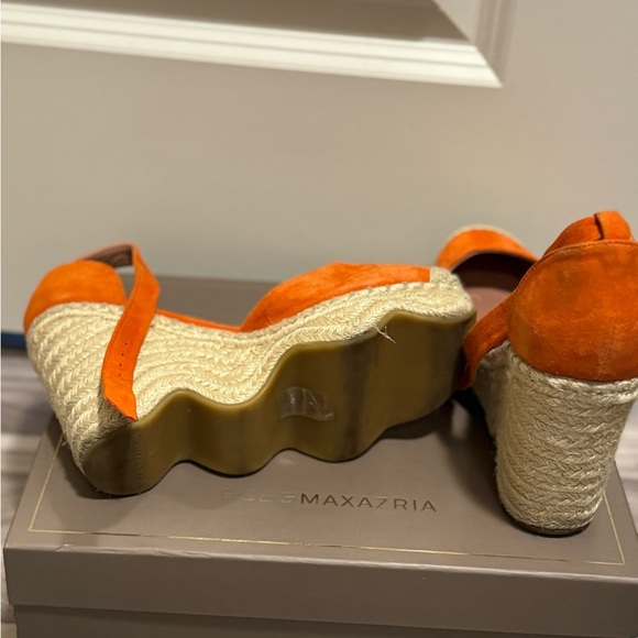 BCBG MAXAZRIA WEDGES - Picture 2 of 5